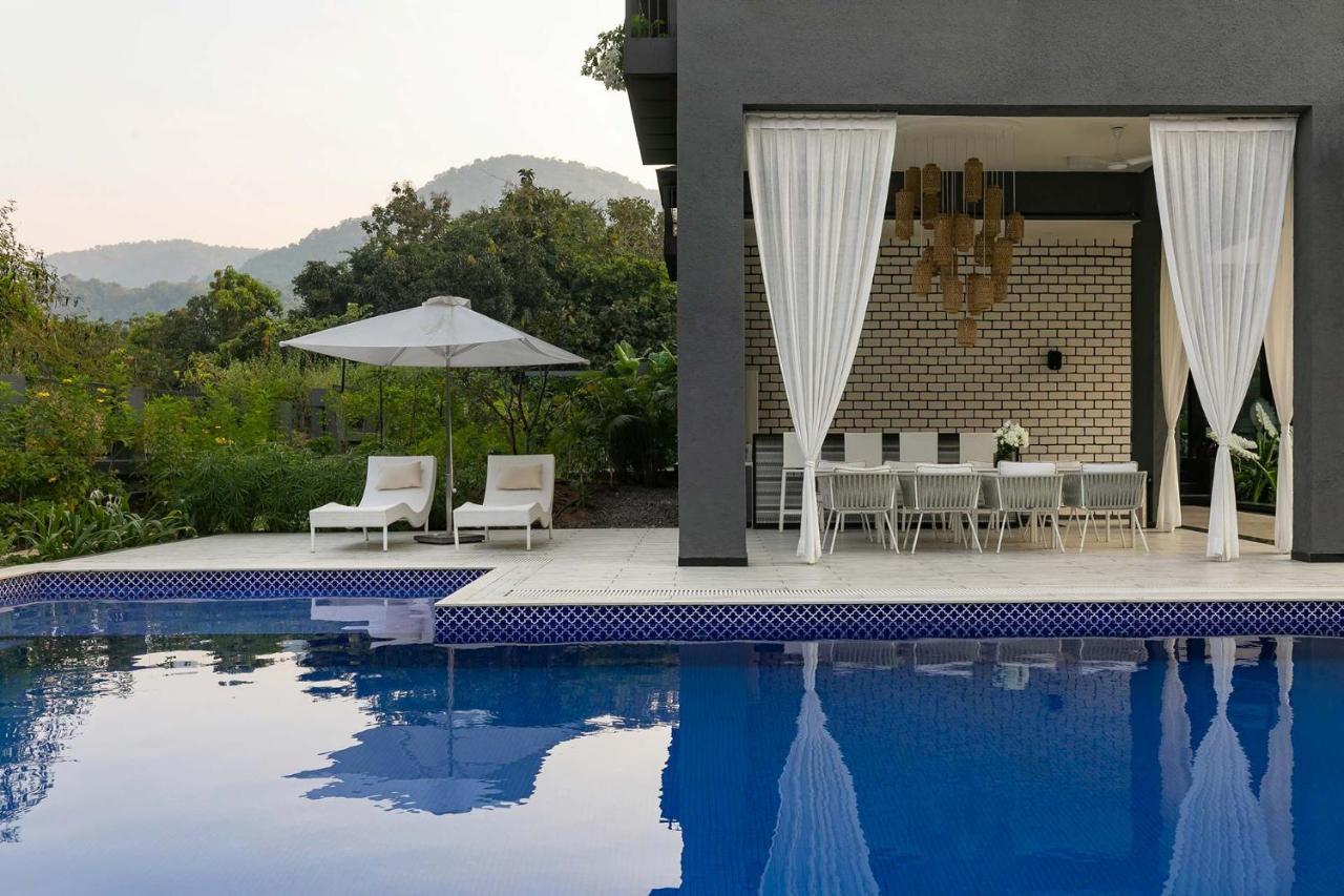 Stayvista At The Charcoal Villa Luxury Collection Alībāg Exteriér fotografie